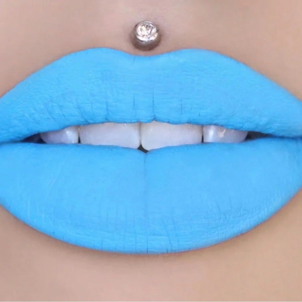 Jeffree Star Velour Liquid Lipstick in “Jawbreaker” 💙